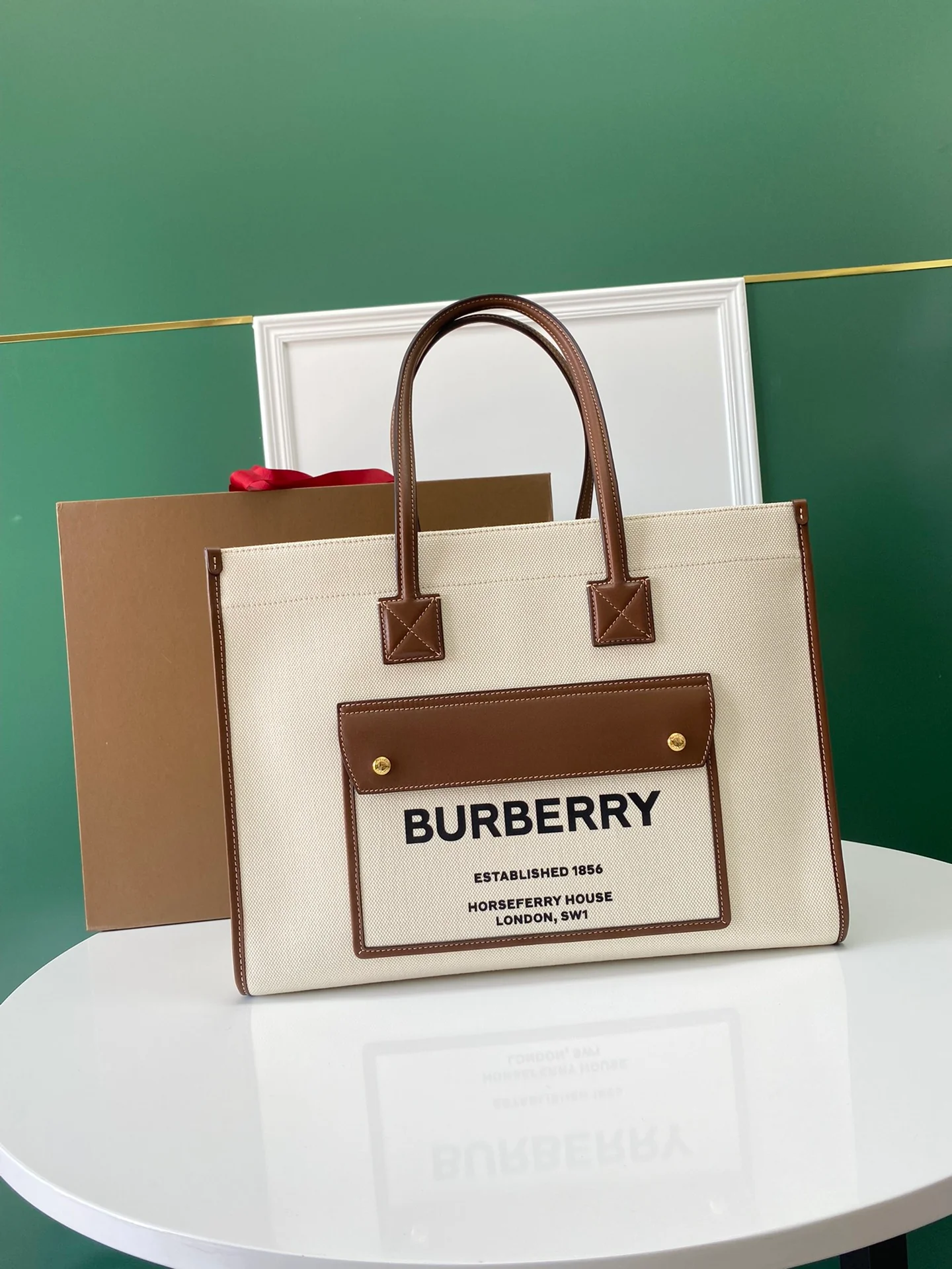 Сумка Burberry Freya — коричневая — большого размера