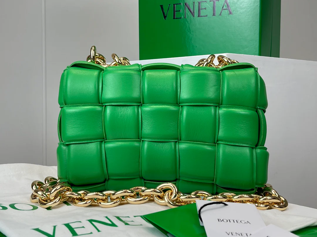 Плетеная сумка BV Chain Cassette из овечьей кожи - Маленькая (27х10х18 см)