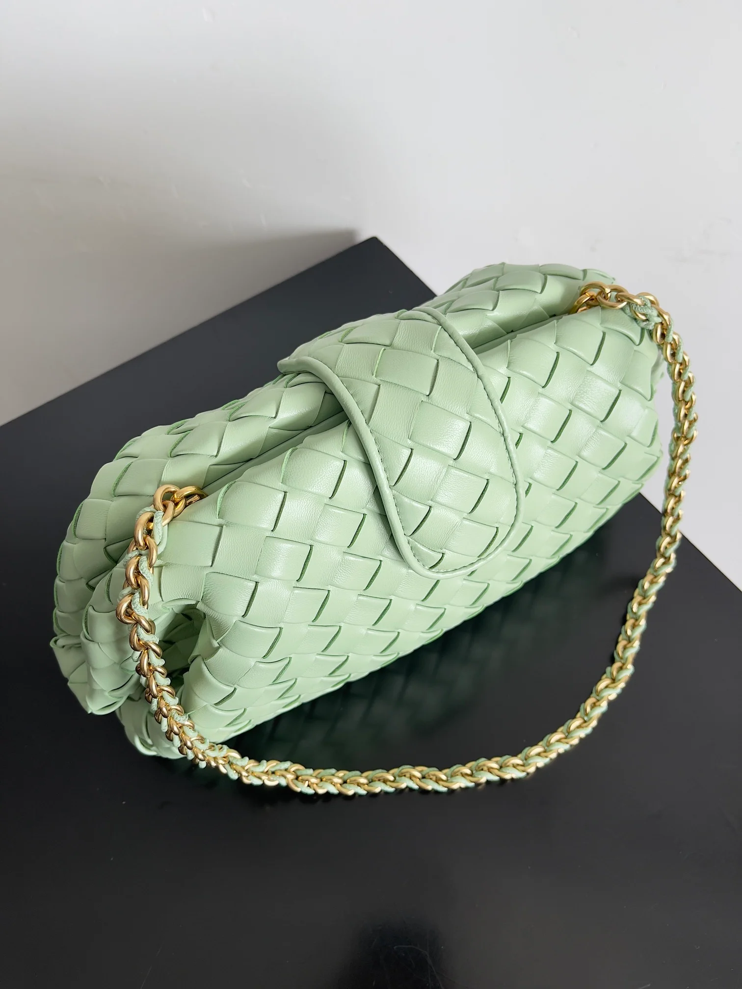 BV-lauren-clutch-chain clutch-green