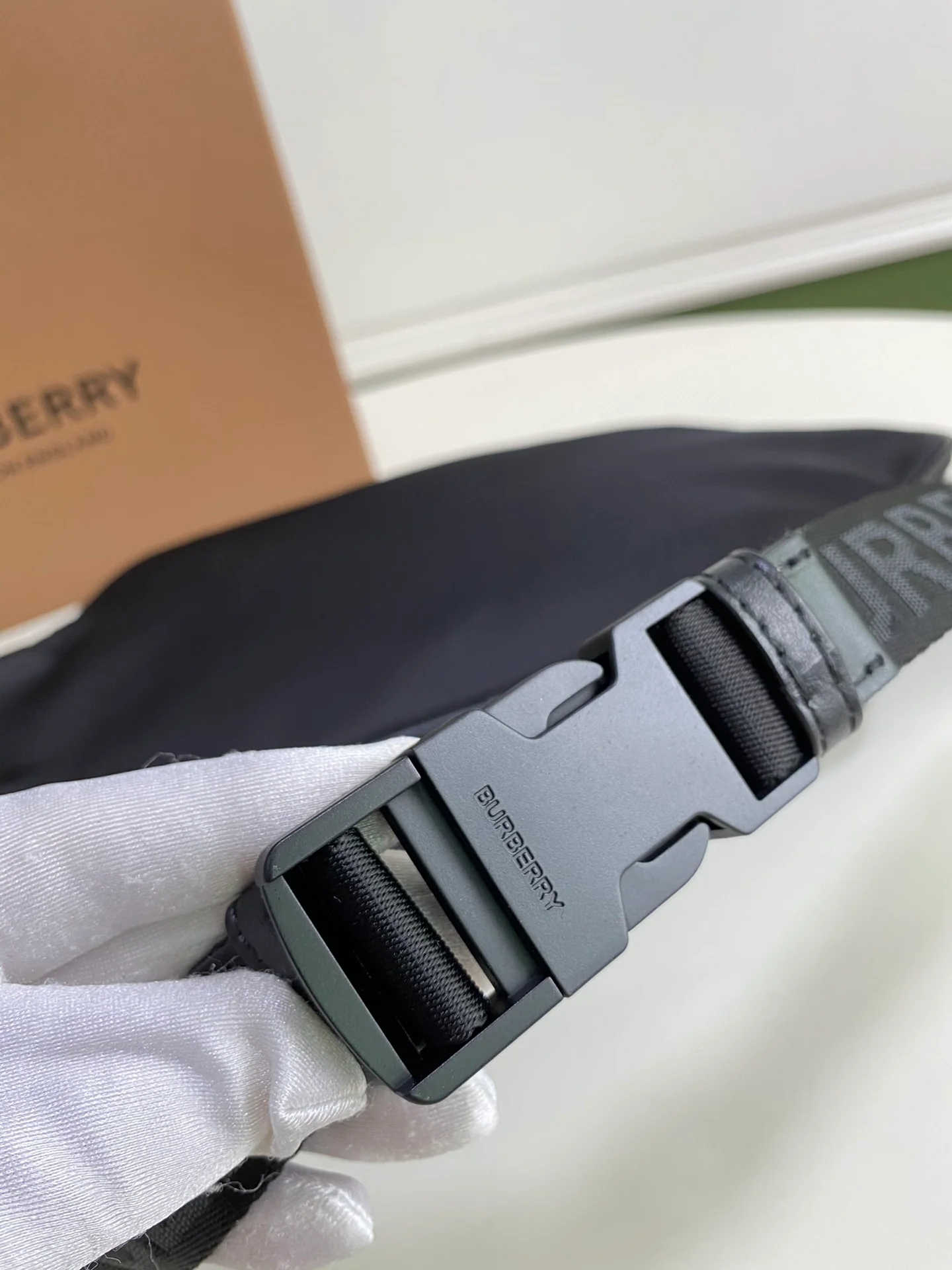 Поясная сумка Burberry Econyl - черная