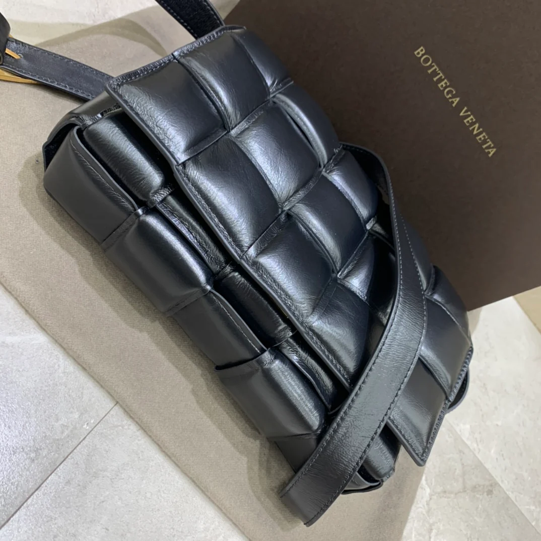 Сумка-мешок для кассет BV из плетеной кожи/подушка/телячья кожа/26x18x8 см/7