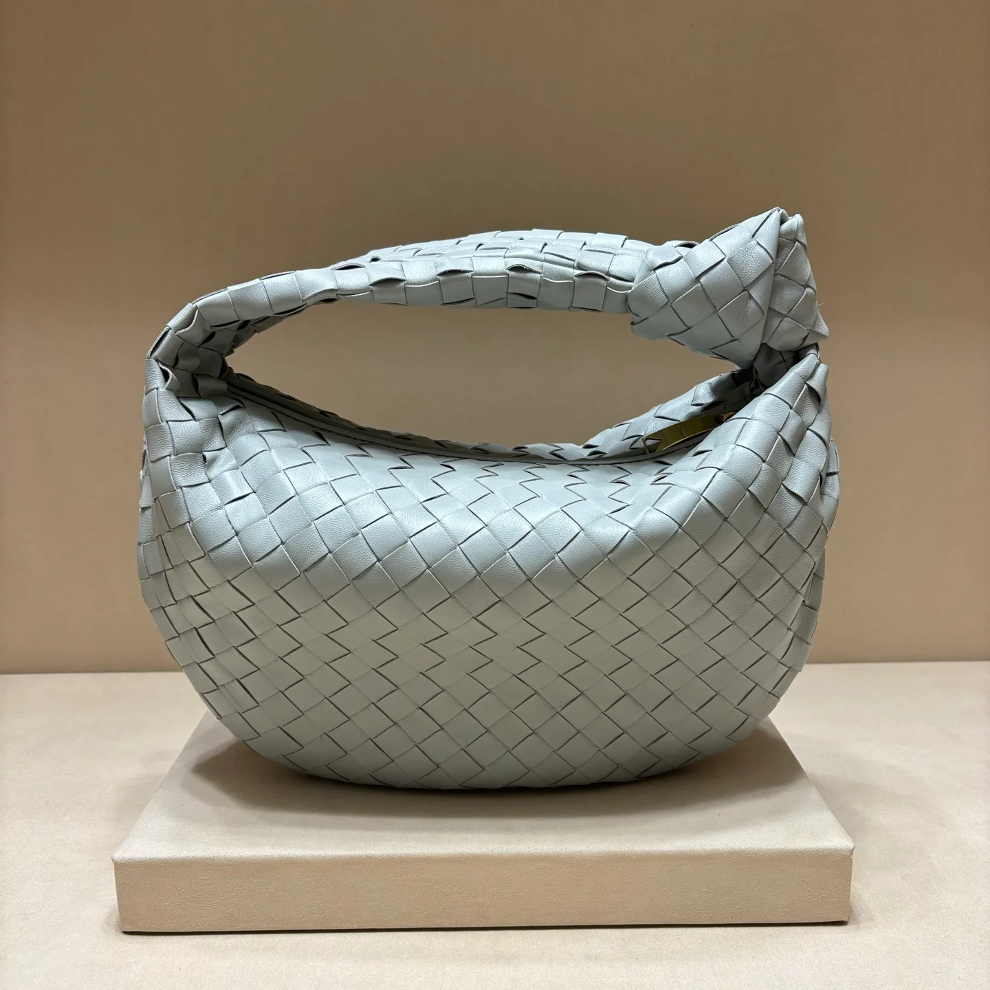 Сумка BV Jodie, средний размер, зеленая.