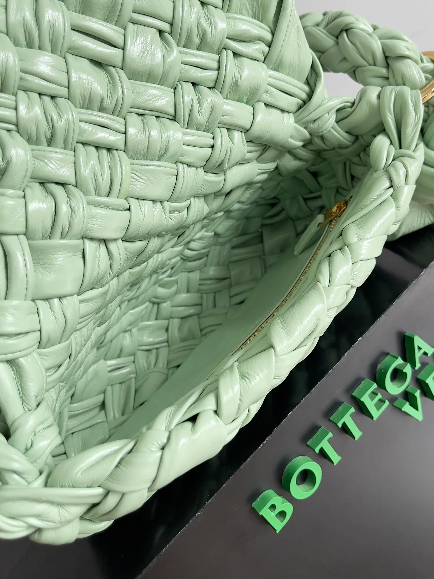 BV-kalimero-citta-underarm knotted bag-green