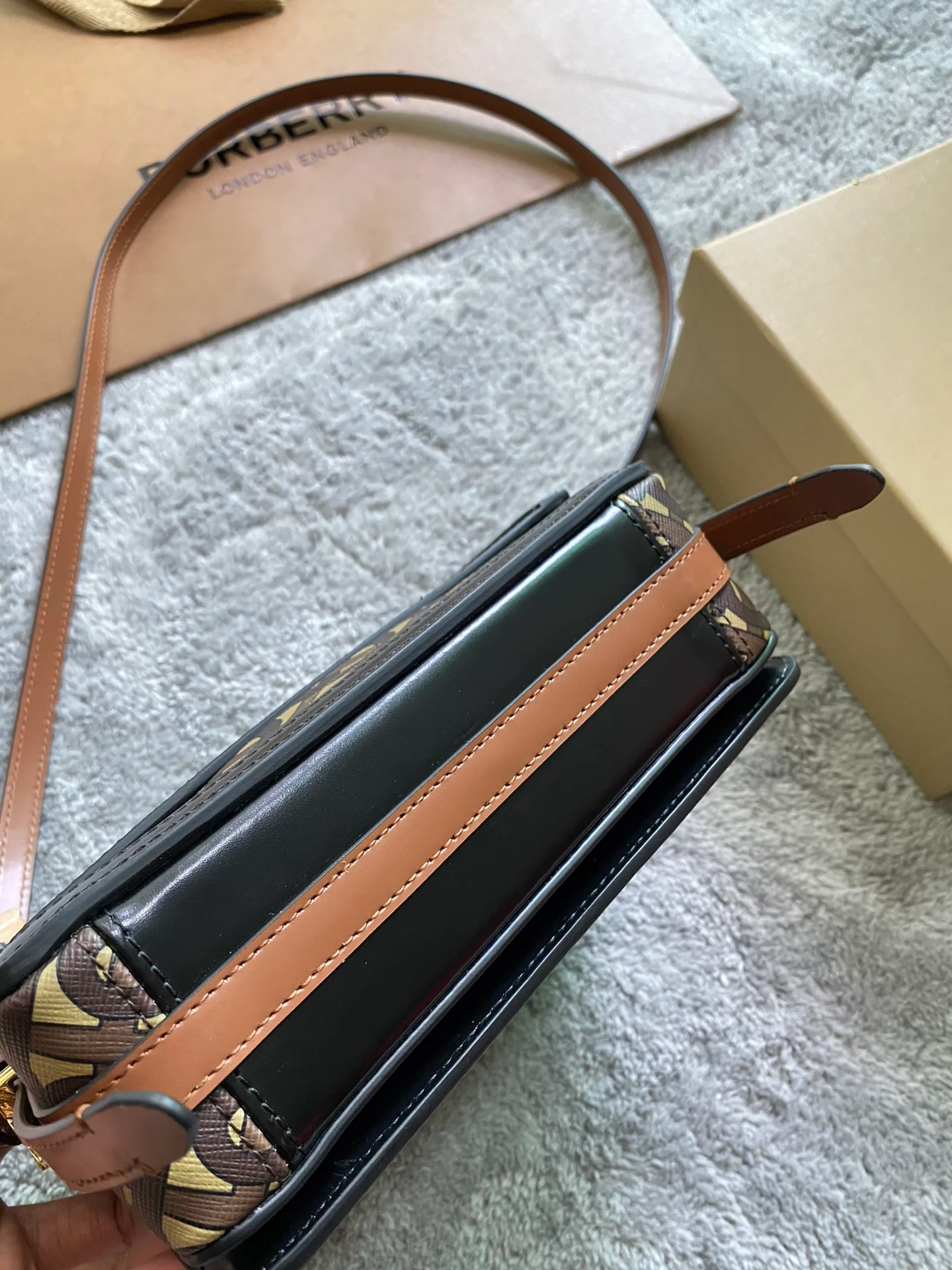 Сумка Burberry Grace через плечо