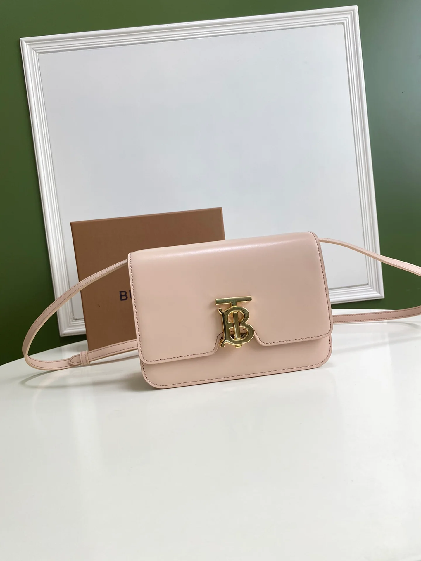 Сумка-письмо из серии Burberry TB — розовая