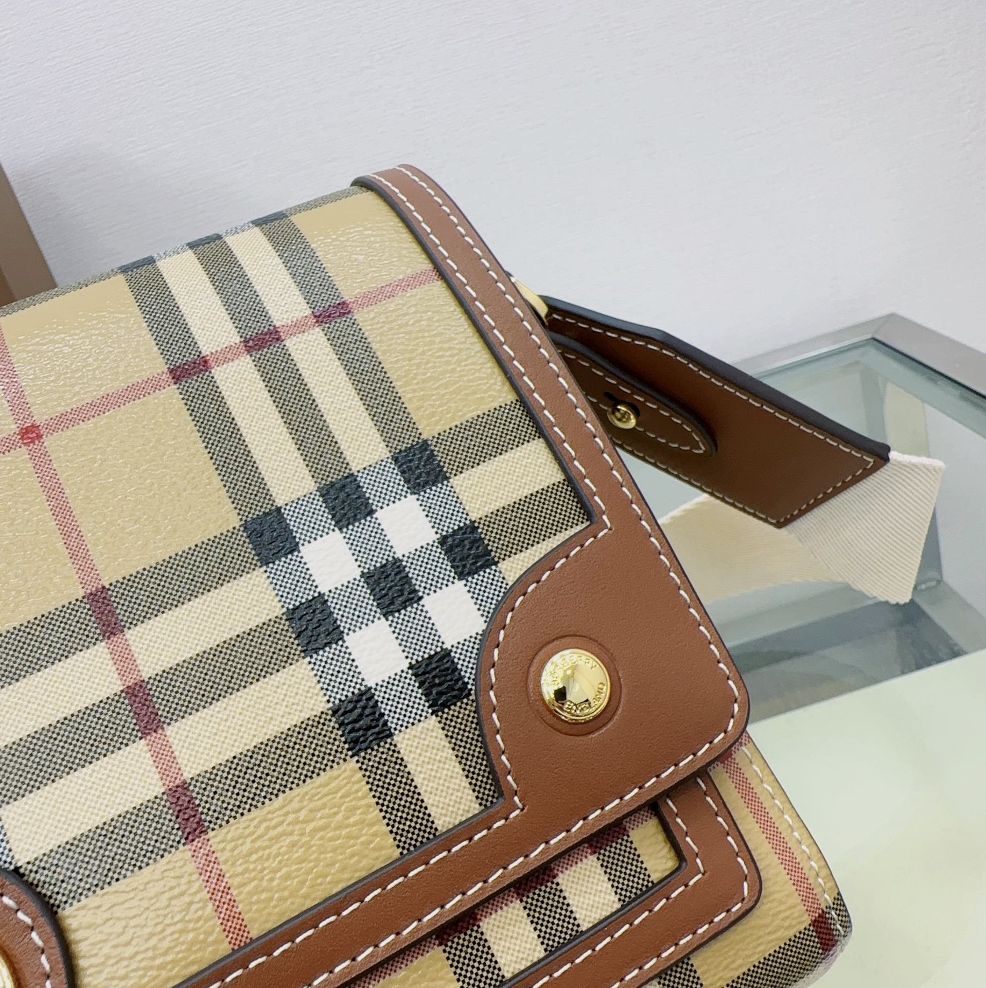 Сумка через плечо Burberry Note Classic Check