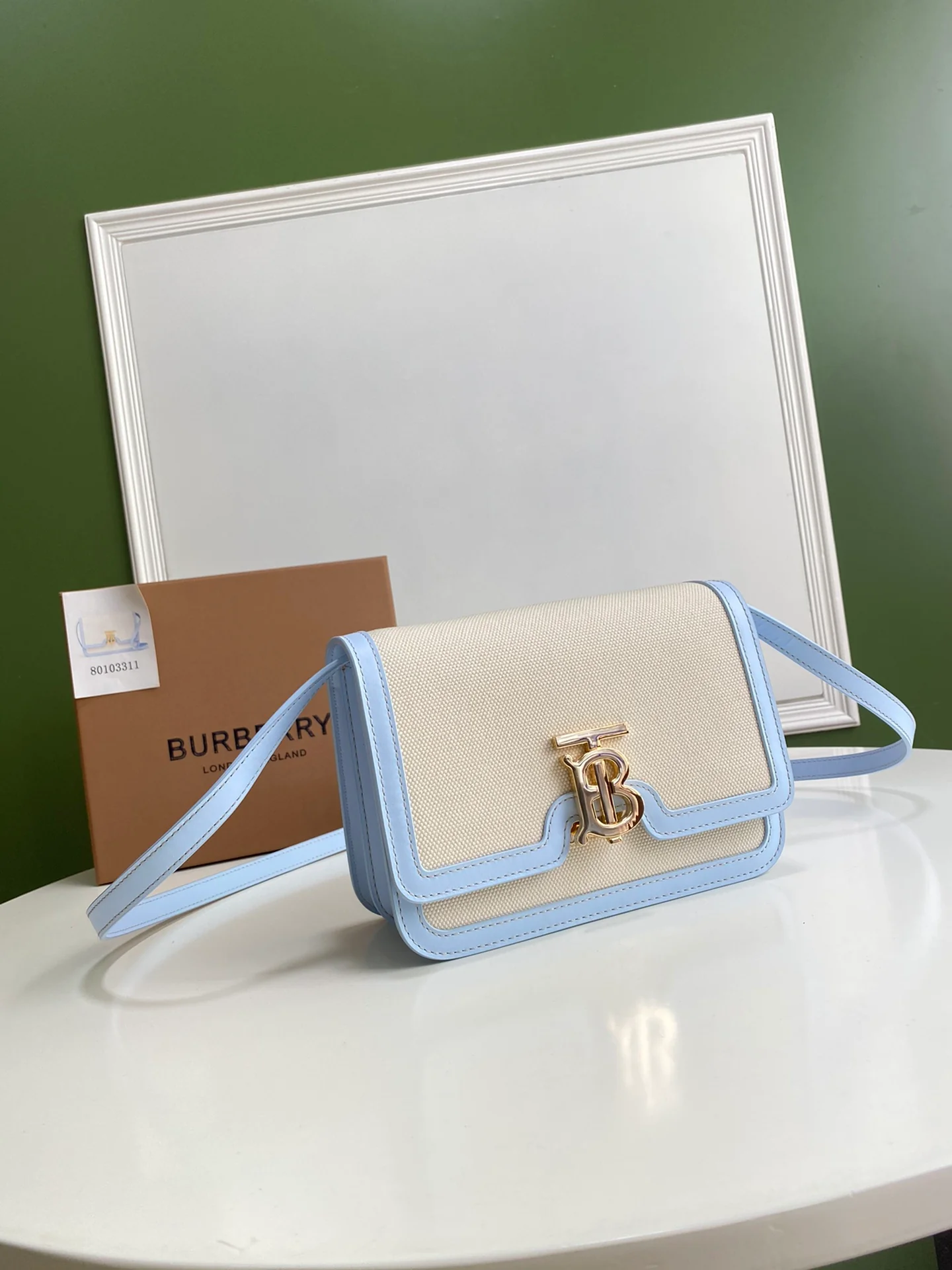 Сумка Burberry с замком, выполненная из двухцветной канвы и кожи - Сумка через плечо Thomas Burberry - Синяя