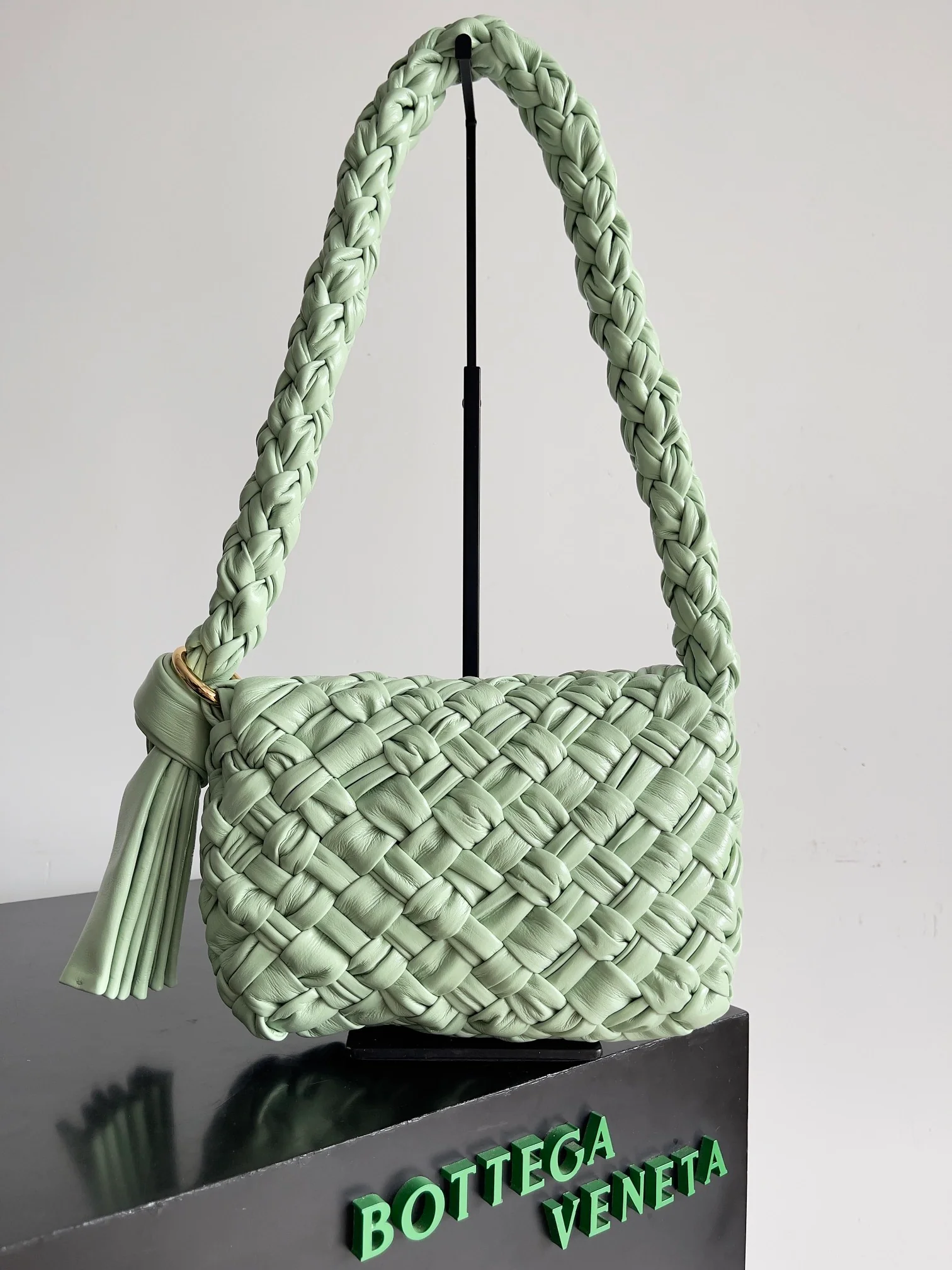 BV-kalimero-citta-underarm knotted bag-green
