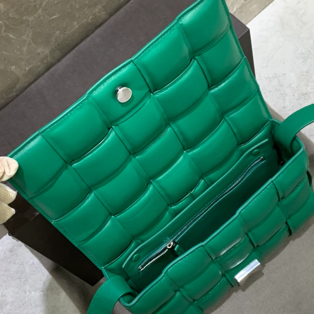 Сумка-мешок для кассет BV из плетеной кожи/подушка/телячья кожа/26x18x8 см/4