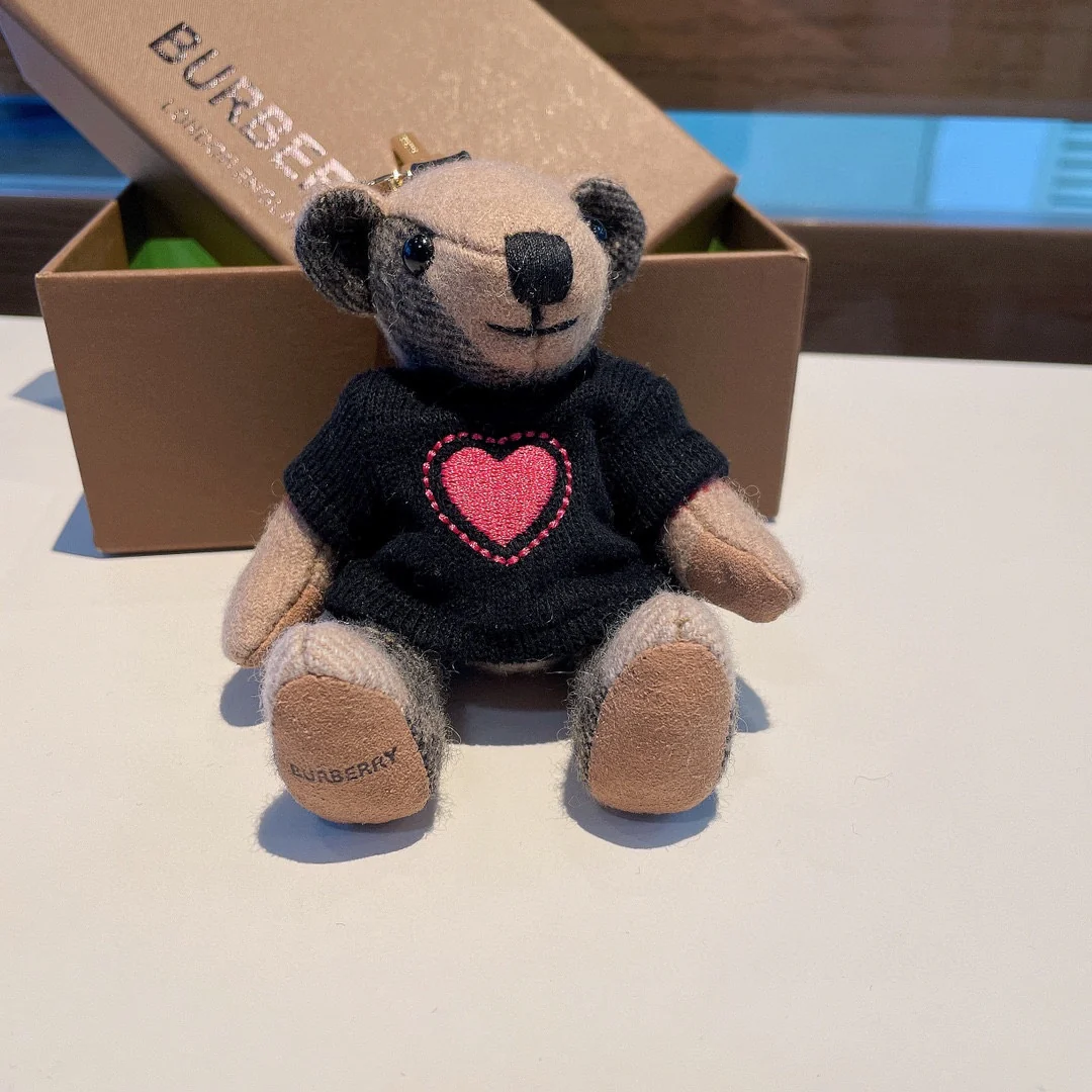 Брелок в виде медведя в форме сердца от Burberry - черный