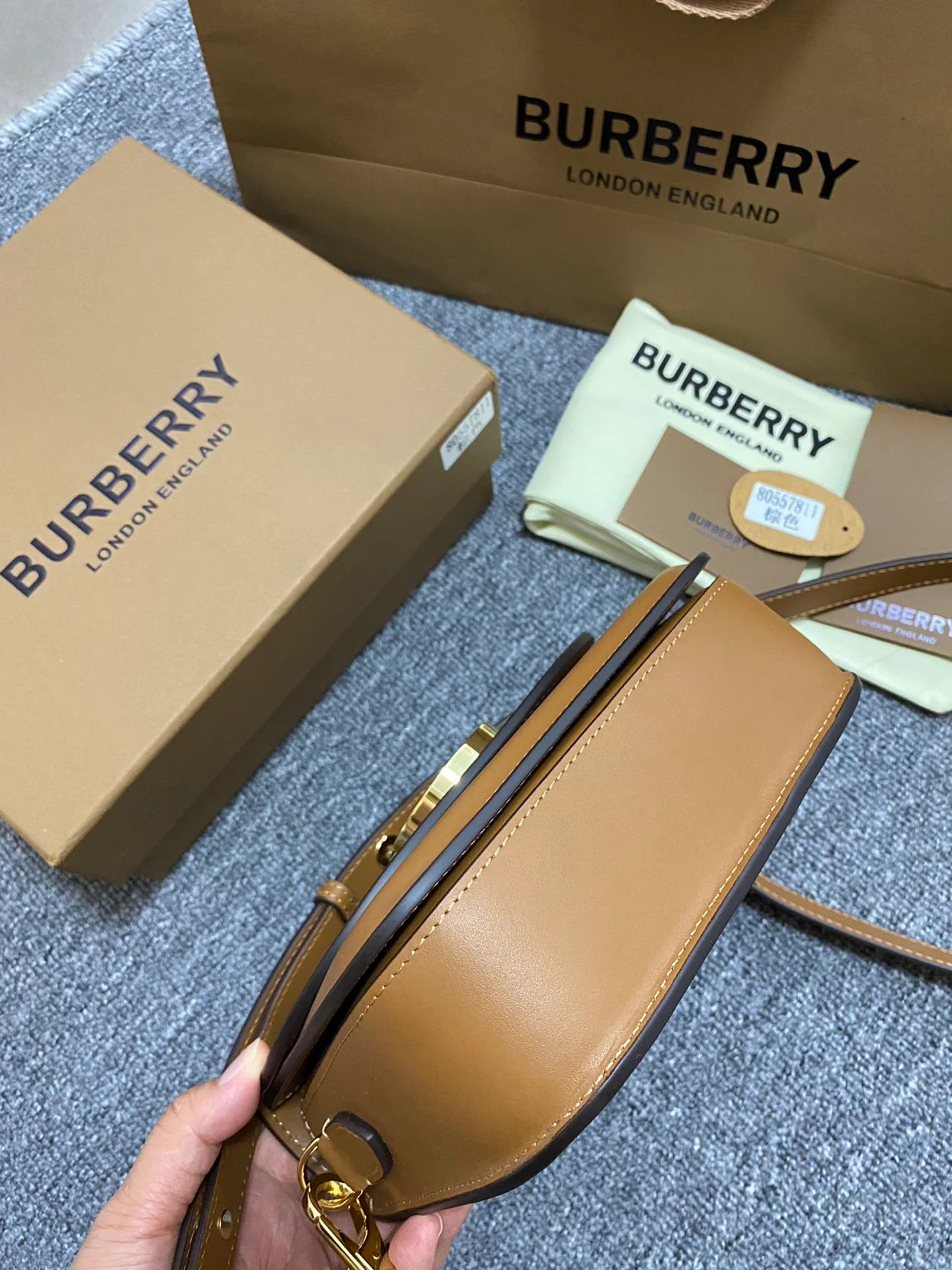Сумка Burberry Elizabeth, маленькая, коричневая.