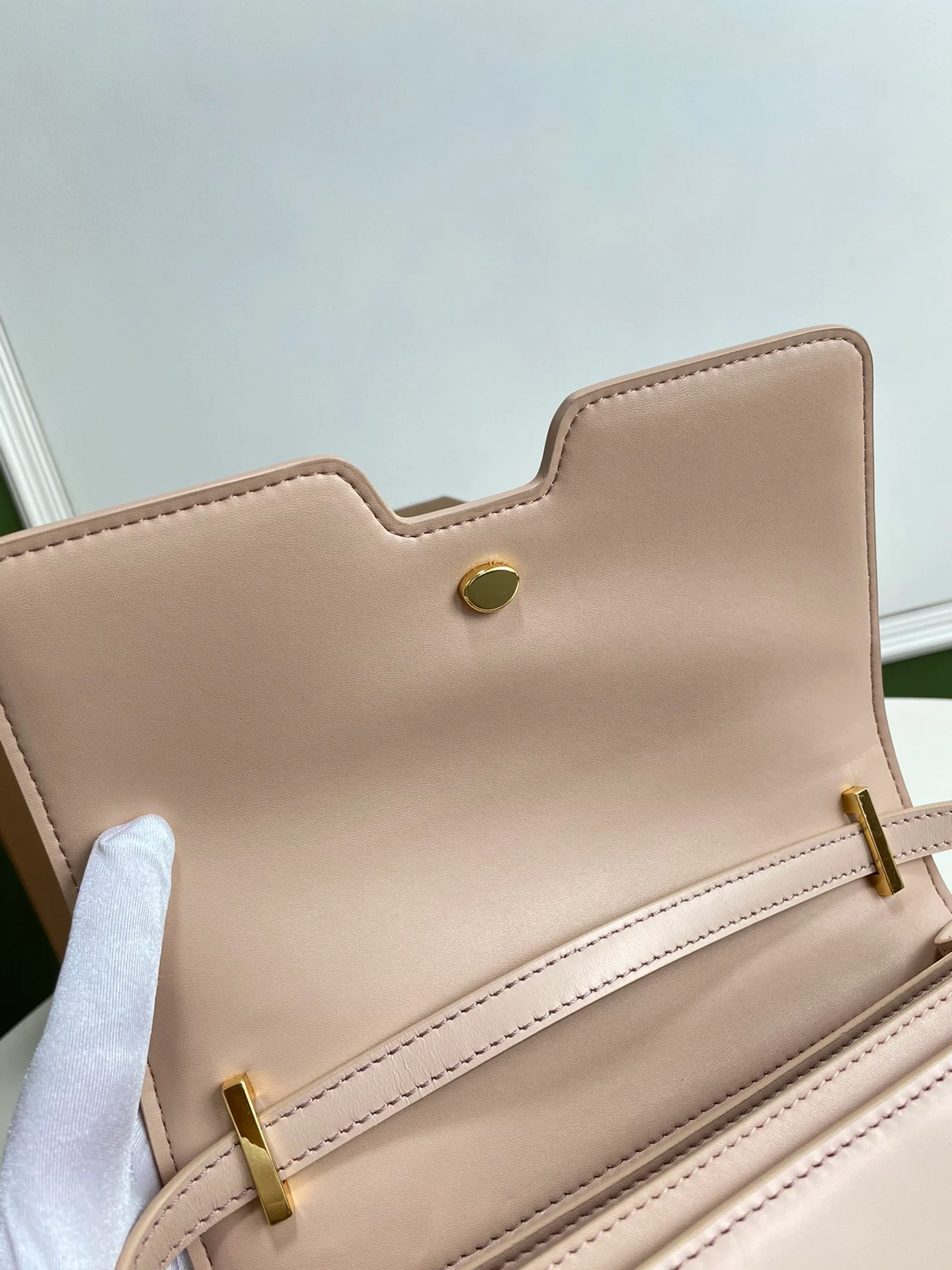 Сумка-письмо из серии Burberry TB — розовая