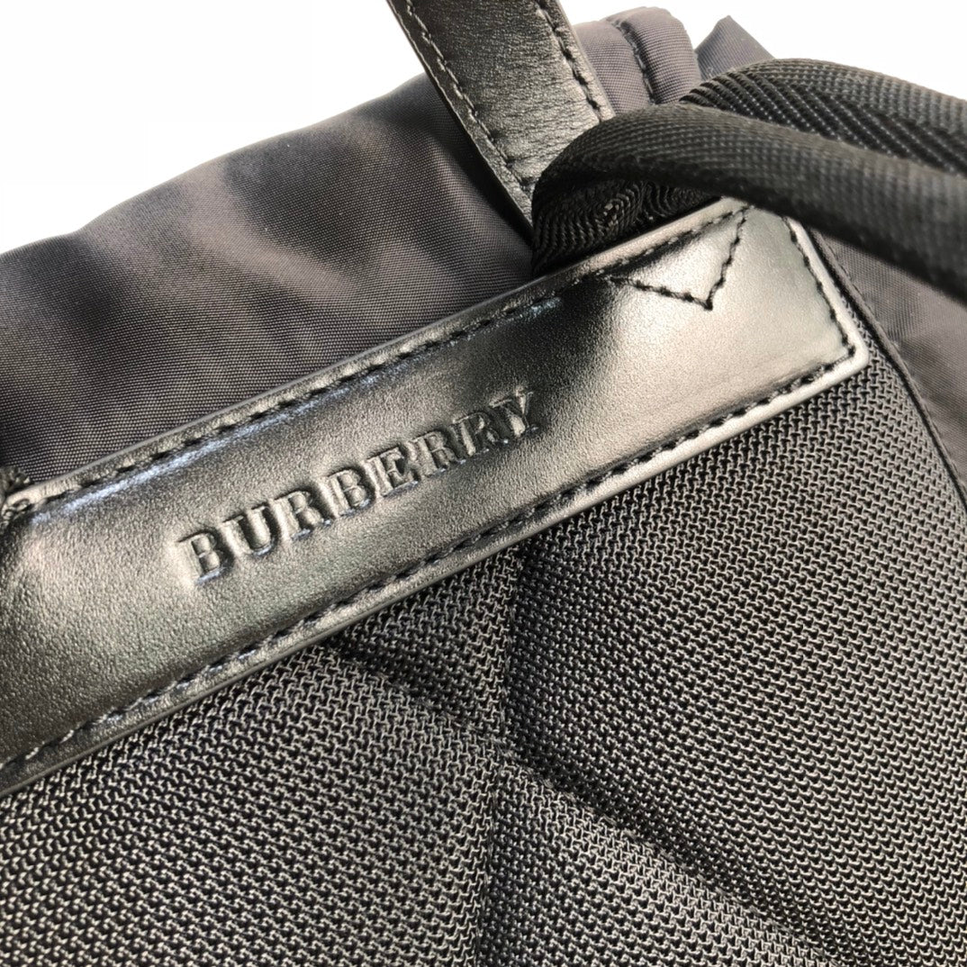 Burberry - Классический рюкзак в стиле милитари с кожаной отделкой