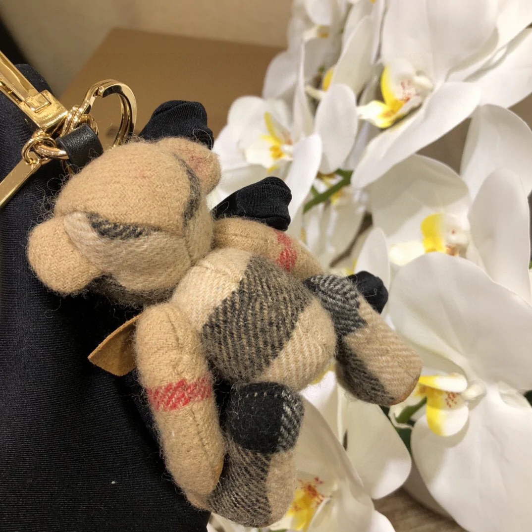 Брелок в виде медведя от Burberry