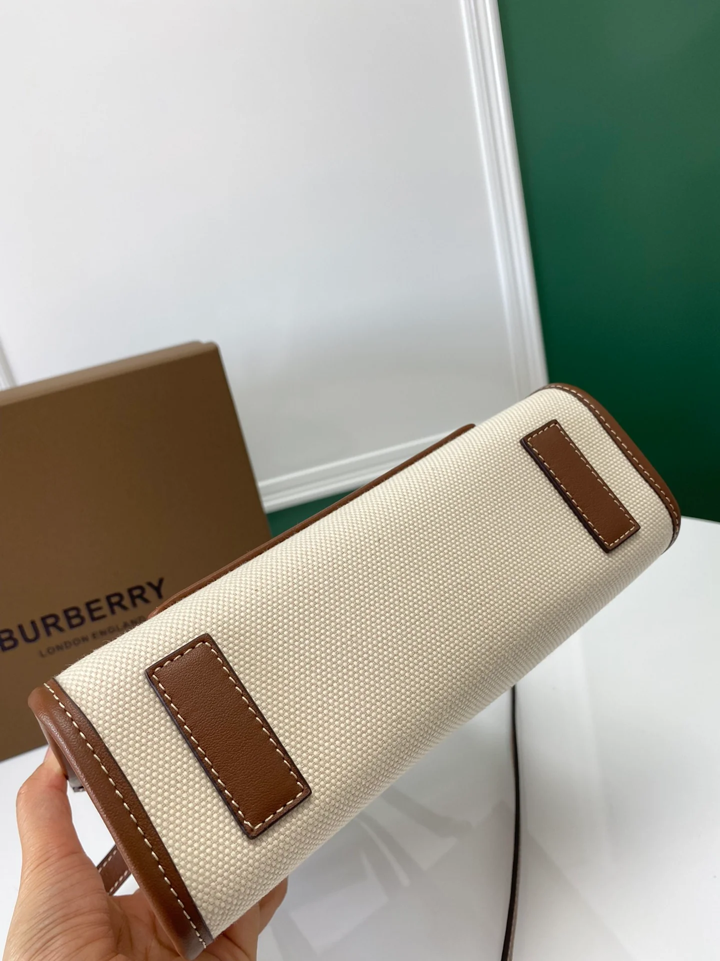 Сумка Burberry Freya — коричневая