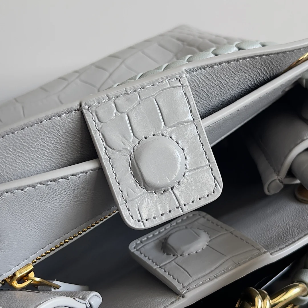 BV - Сумка Andiamo из кожи аллигатора - Серая