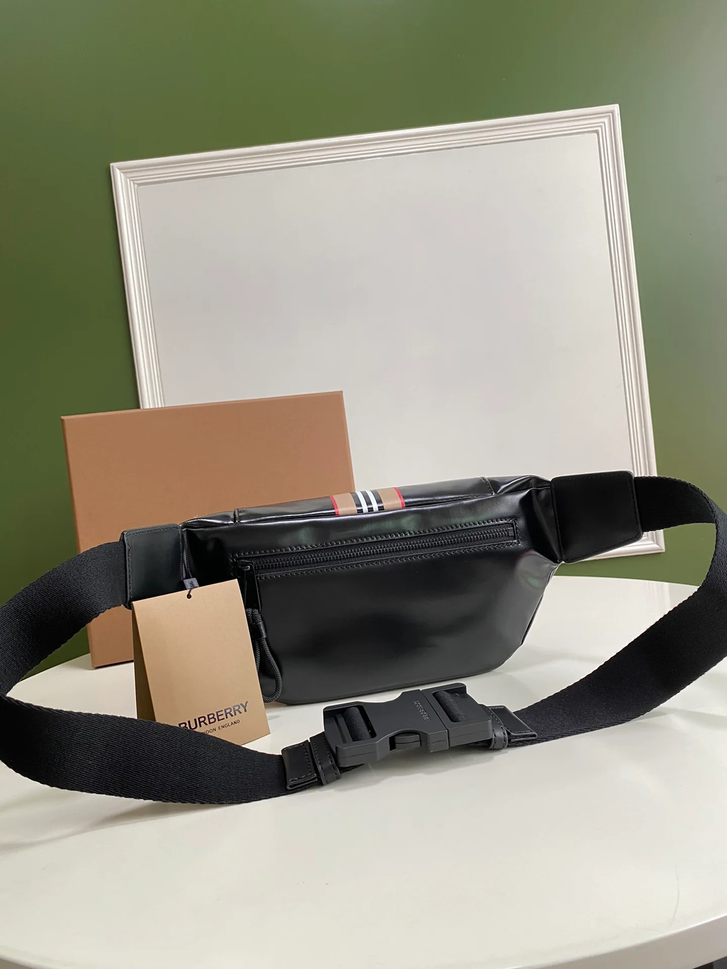Поясная сумка Burberry из глянцевого холста