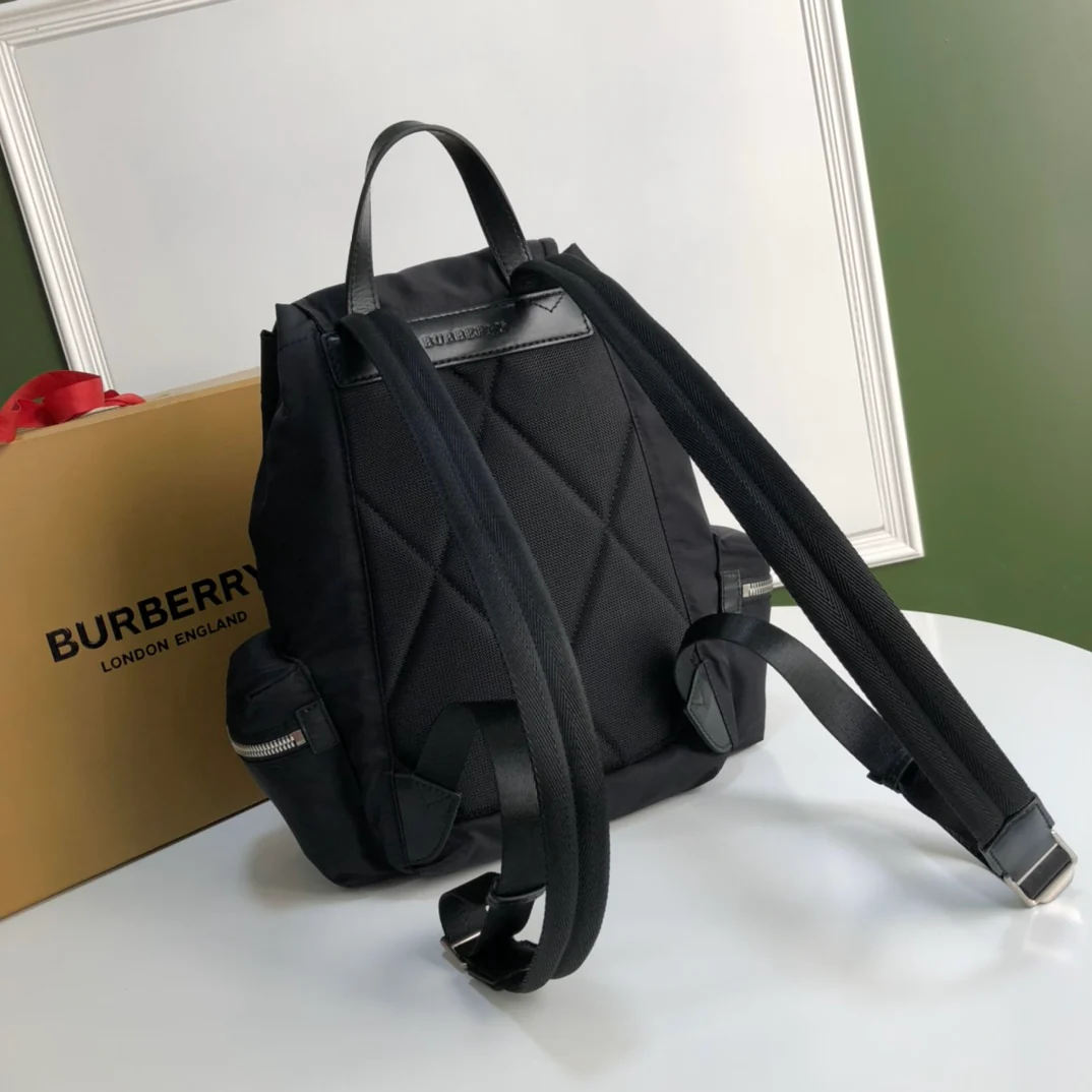 Burberry - Классический рюкзак в стиле милитари с кожаной отделкой