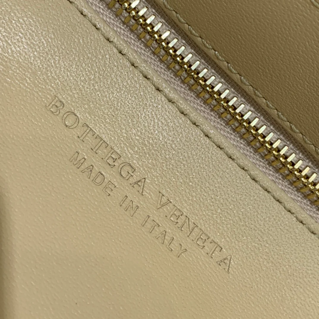 Сумка-подушка BV Veneta - Телячья кожа - 26x18x8 см