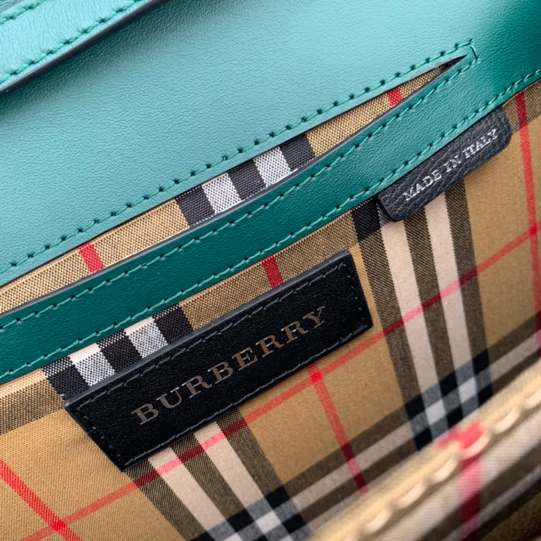 Новинка 2022 года от Burberry - Сумка через плечо с дизайном в стиле колор-блок.