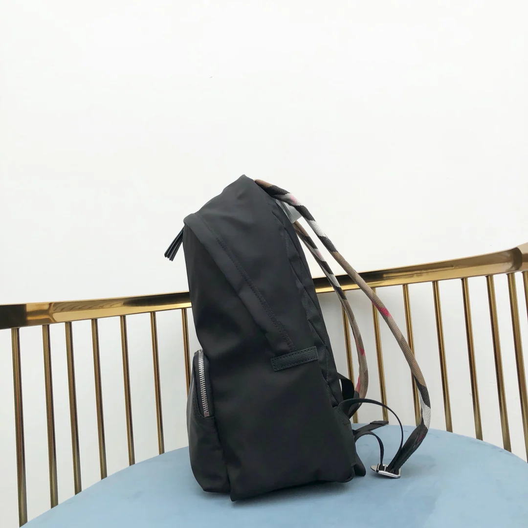 Burberry - Новейший рюкзак - Новейший рюкзак с клетчатым плечевым ремнем - Рюкзак