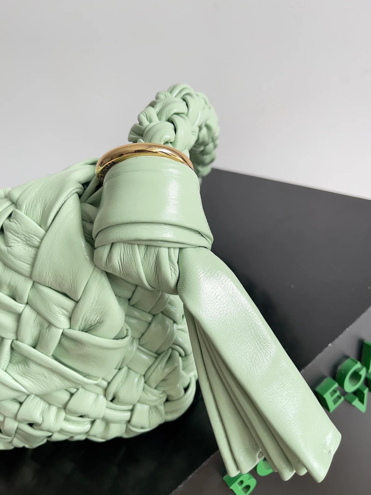 BV-kalimero-citta-underarm knotted bag-green