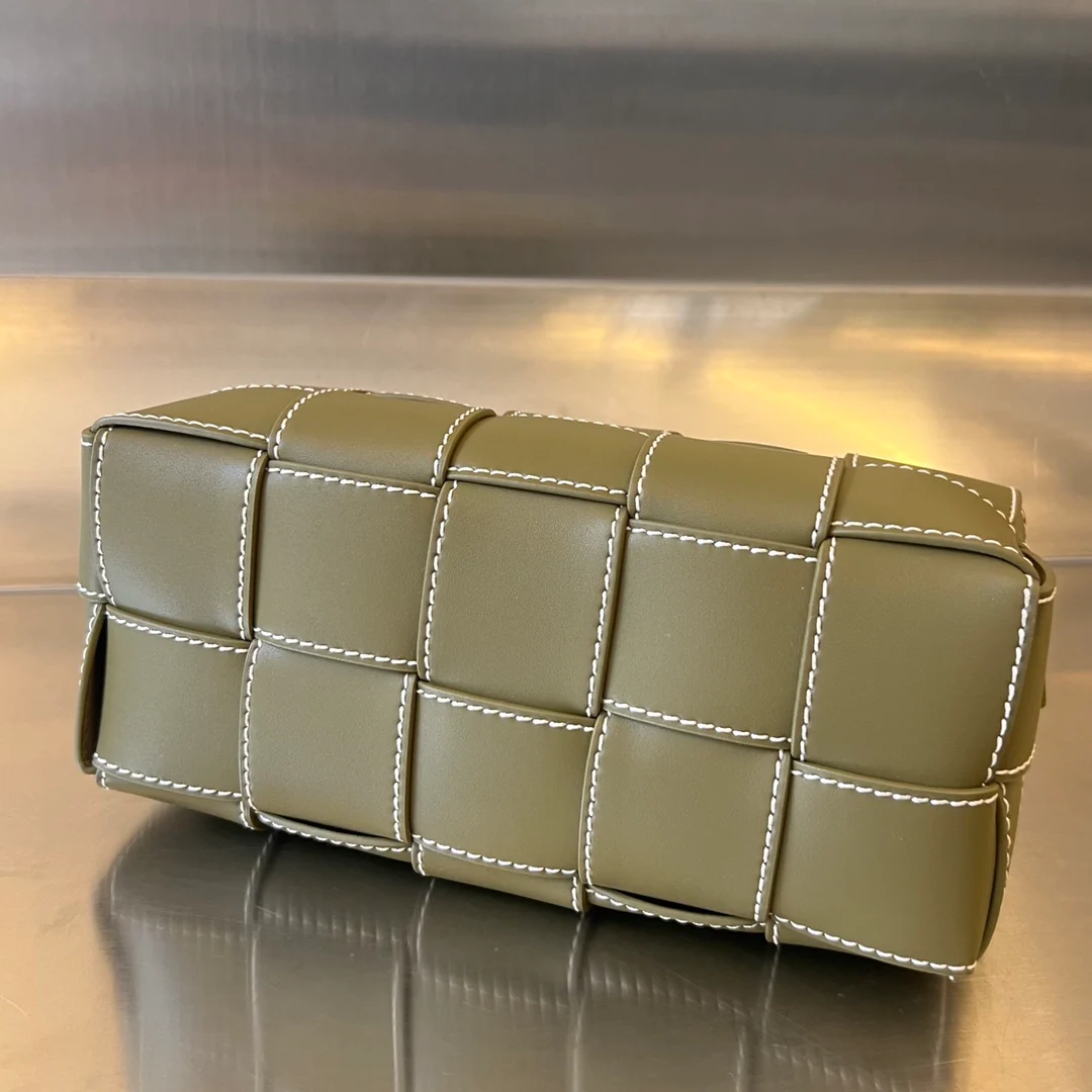 тканый материал - контрастная строчка - сумка под мышкой - темно-зеленый