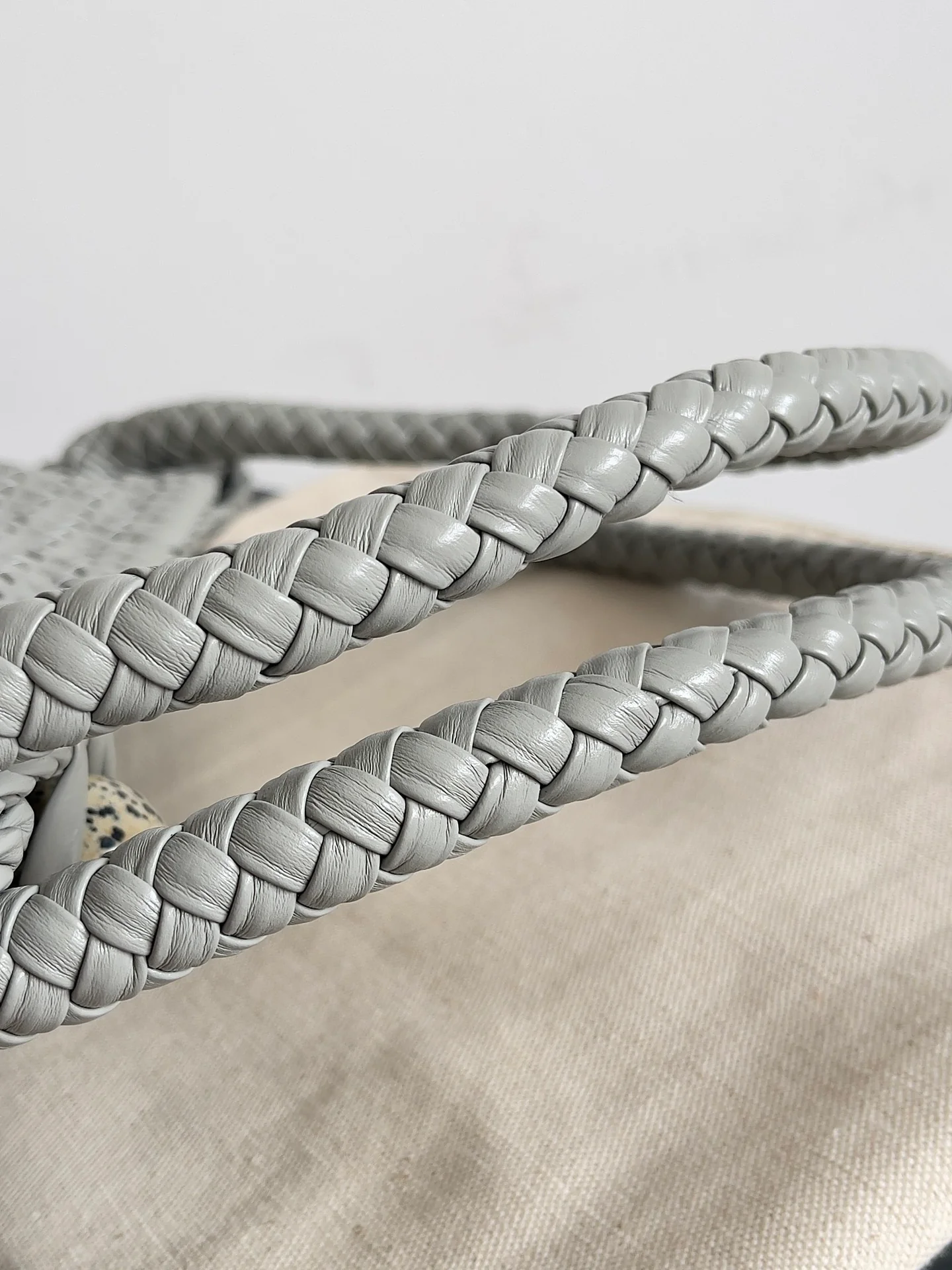 BV - Сумка с плетеными ручками - Серая