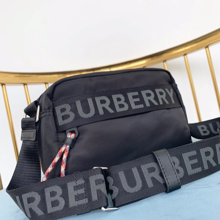 Изысканная сумка через плечо Burberry серии B
