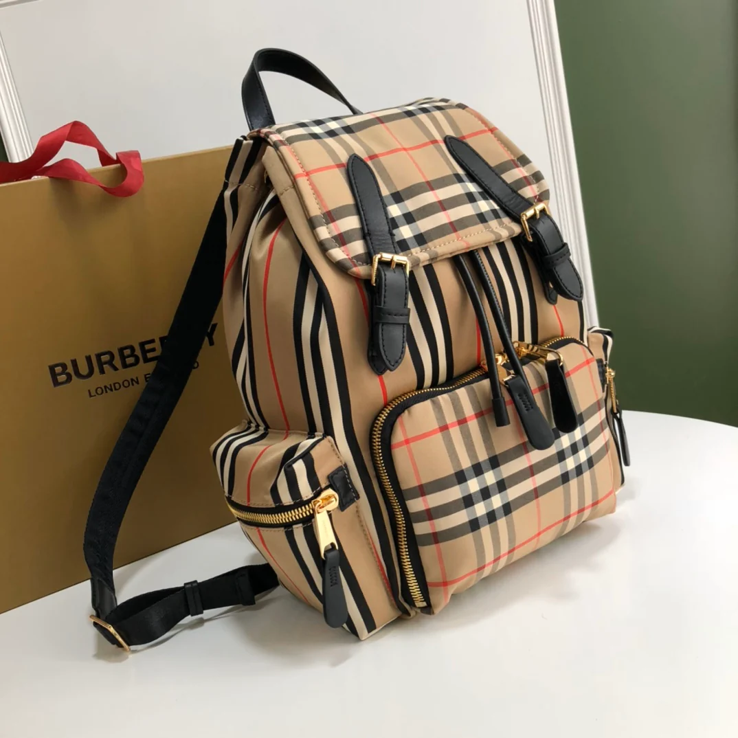 Рюкзак Burberry в винтажную клетку, средний размер.