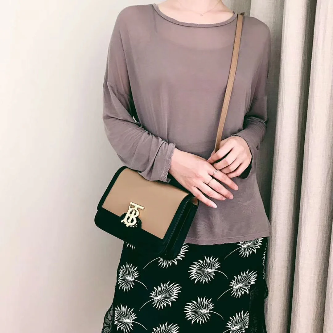 Коллекция Burberry TB - Сумки с буквами - Галерея изображений