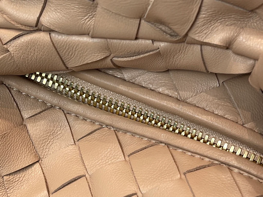 Сумка BV Mini Jodie Croissant Bag, s27x9x23cm-2