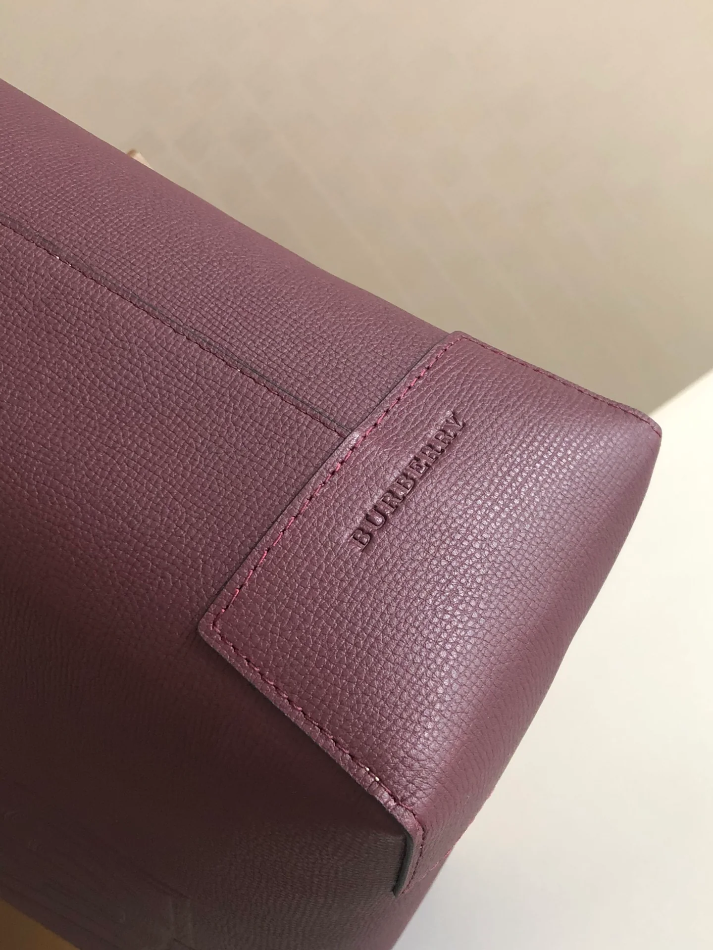 Burberry - Кожа с покрытием - Новейшая сумка-тоут - Бордовый