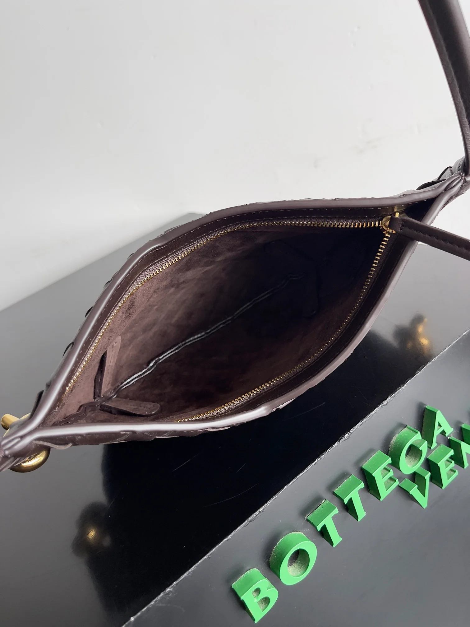 Сумка через плечо BV Mini Solstice - коричневая