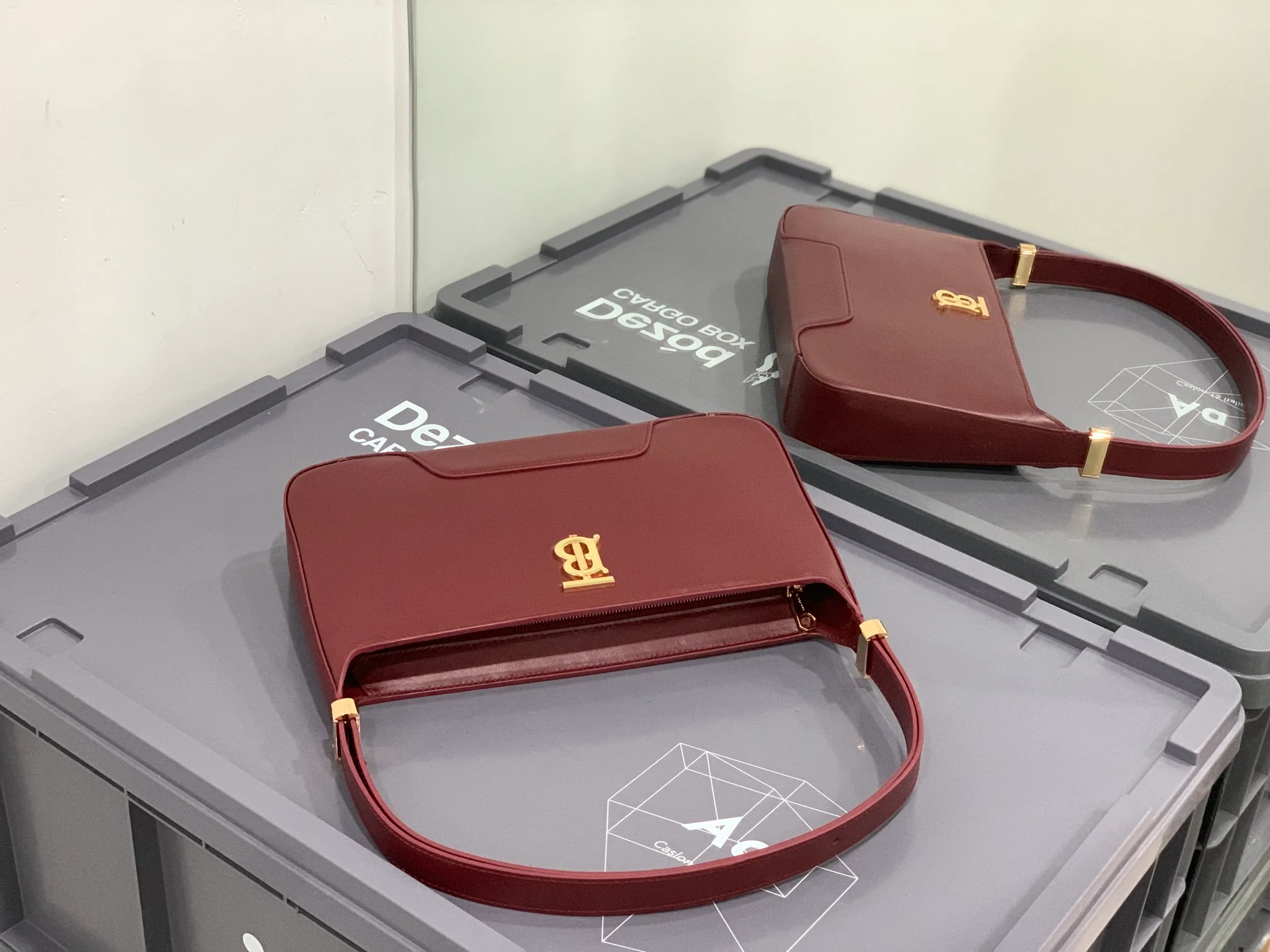 Burberry - Новая сумка через плечо TB - Бордовая