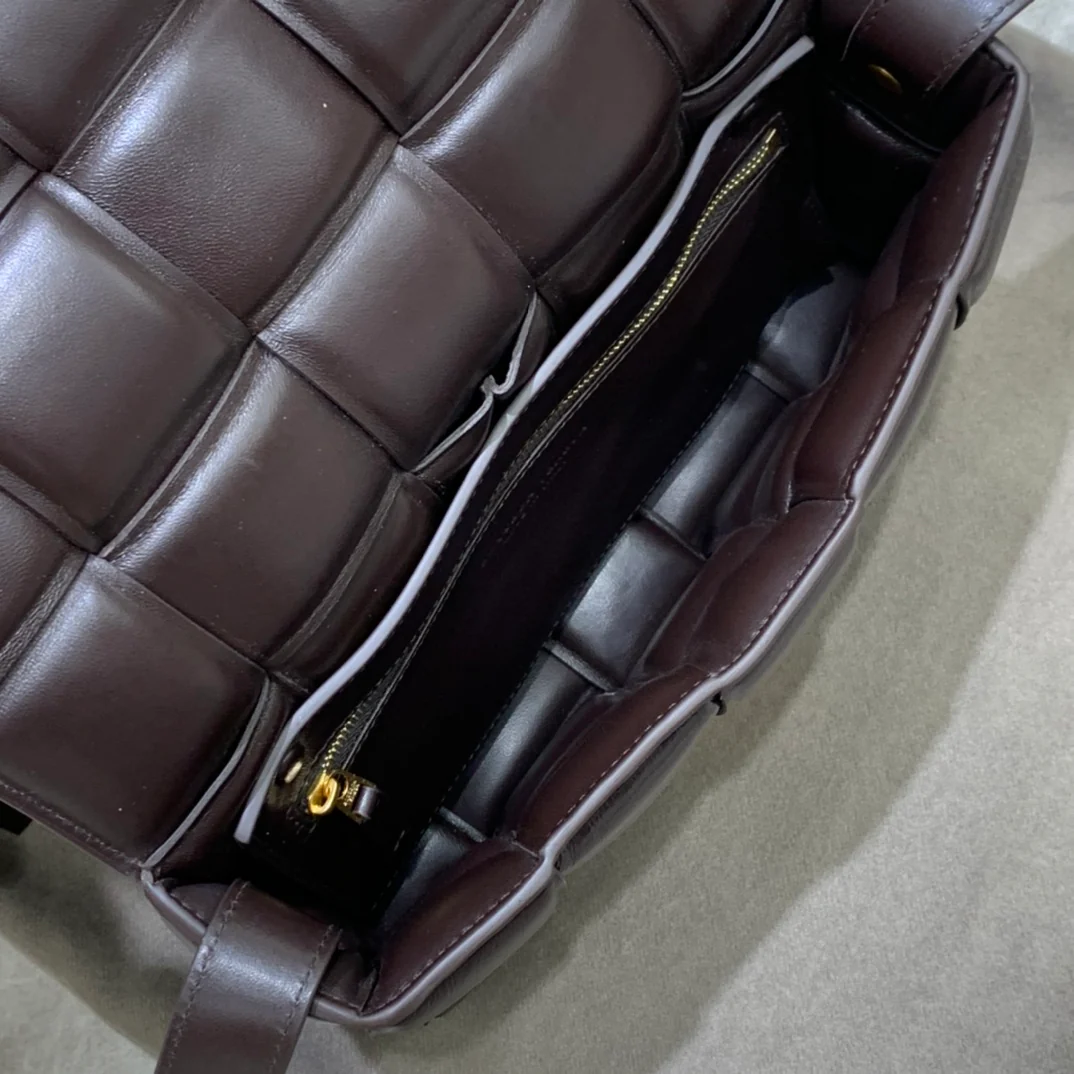 Плетеная сумка для кассет BV из телячьей кожи, 26х18х8 см.