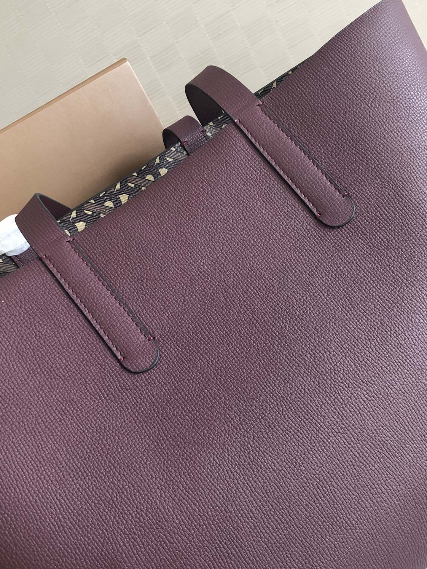 Burberry - Кожа с покрытием - Новейшая сумка-тоут - Бордовый