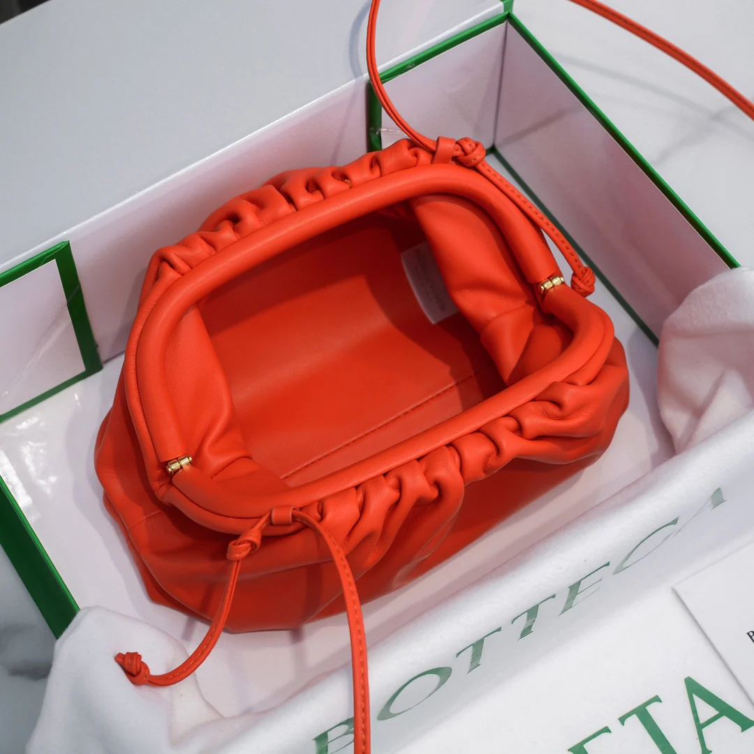 Сумка-чехол BV Cloud Bag Pouch Series - гладкая телячья кожа - 23x13x8 см - 7