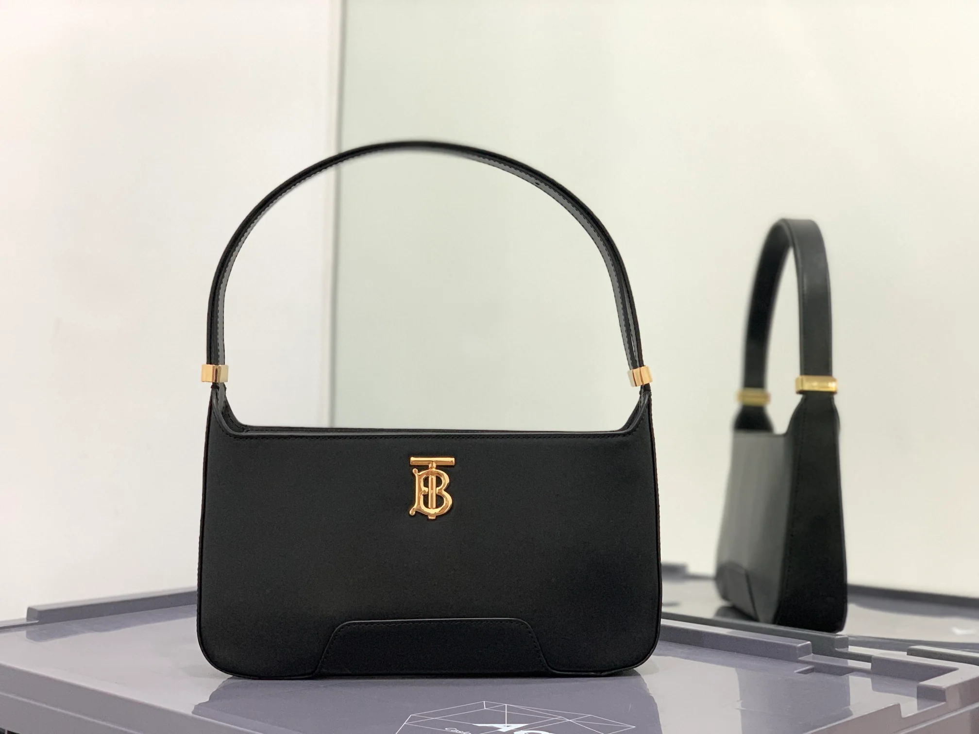 Новая сумка через плечо Burberry TB - черная.