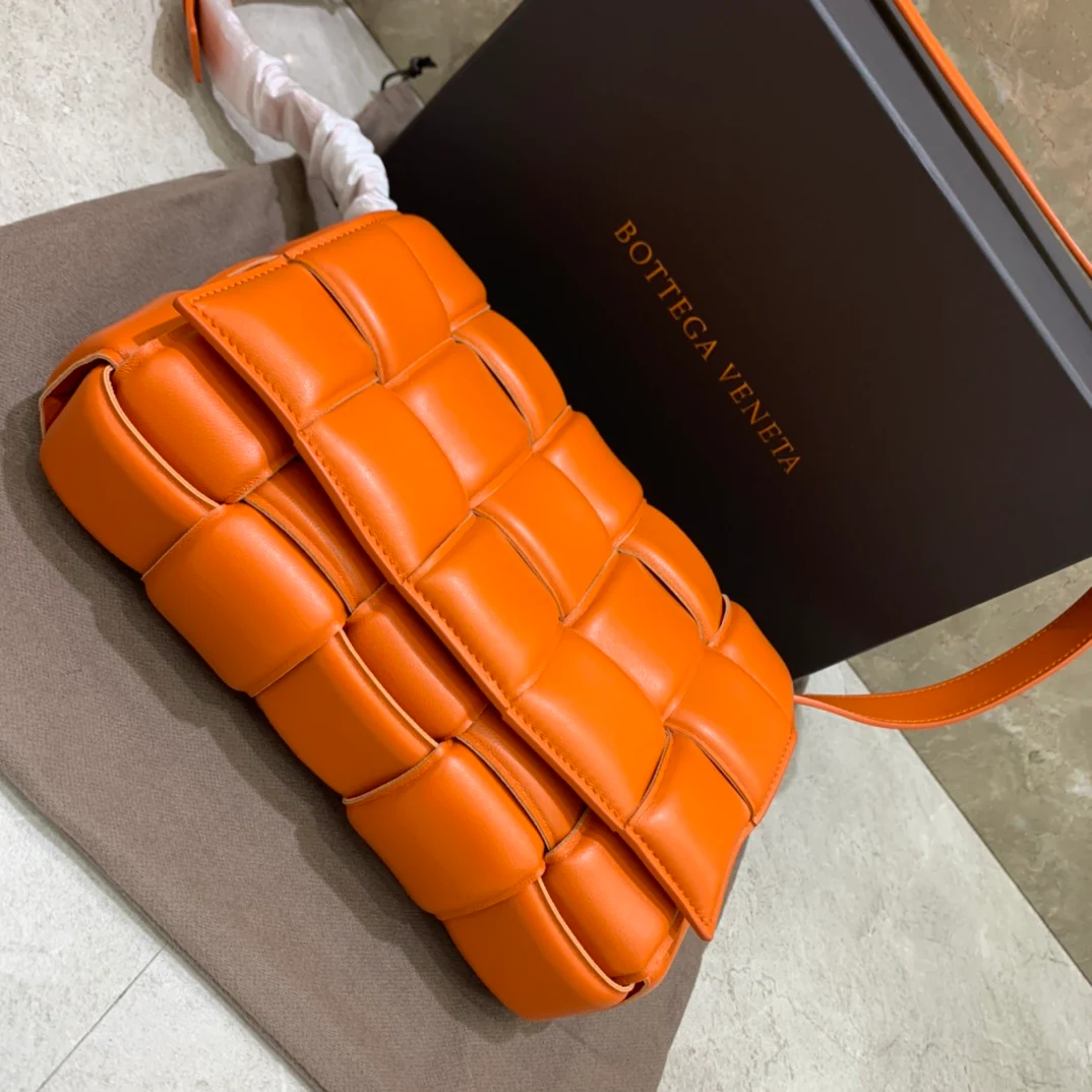 Сумка-мешок для кассет BV из плетеной кожи/подушка/телячья кожа/26x18x8 см/3