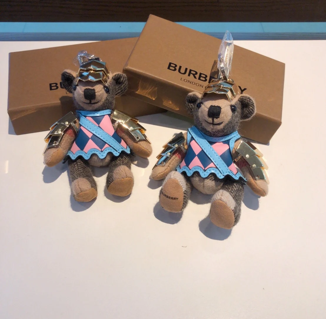 Burberry - Брелок в виде бронированного медведя
