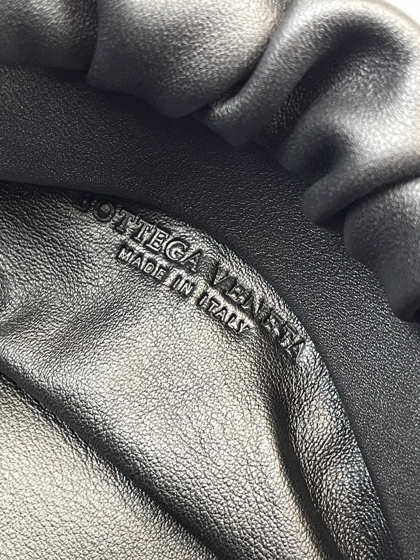 Сумка-мешок BV The Chain Pouch Cloud Bag - 31x12x16 см