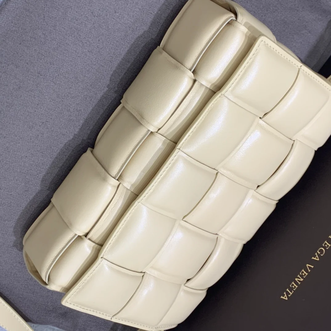 Сумка-подушка BV Veneta - Телячья кожа - 26x18x8 см