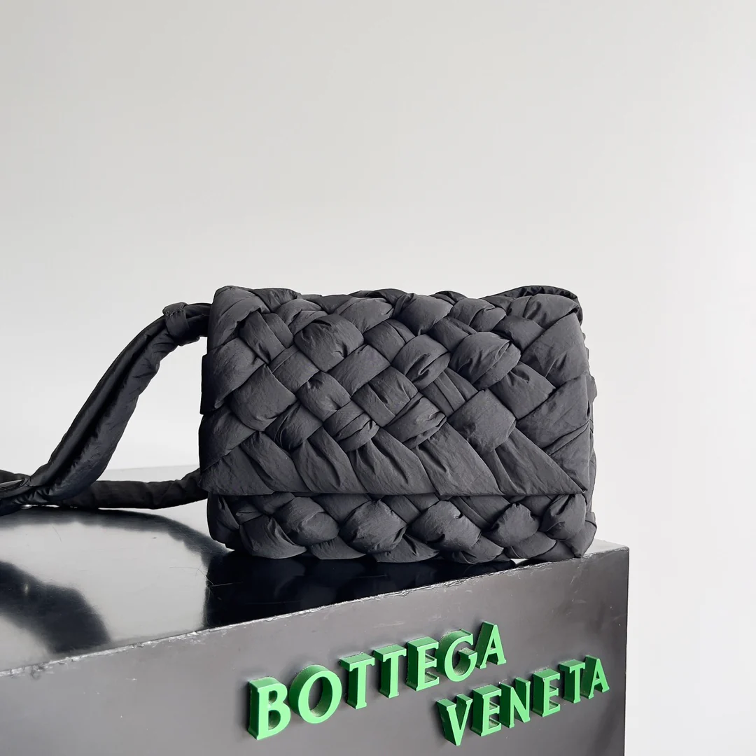 Сумка-мессенджер BV Rumple, маленькая, черная.