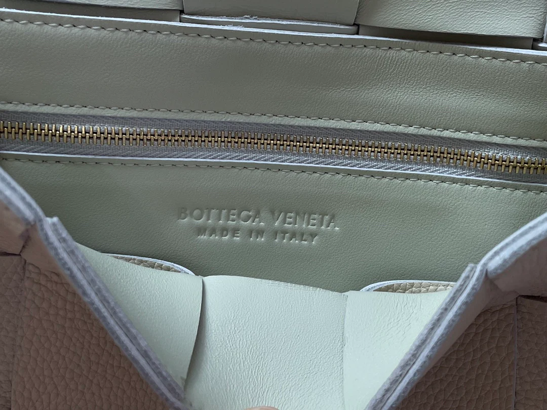 Сумка-переноска BV из зернистой кожи, 23х15х5 см.