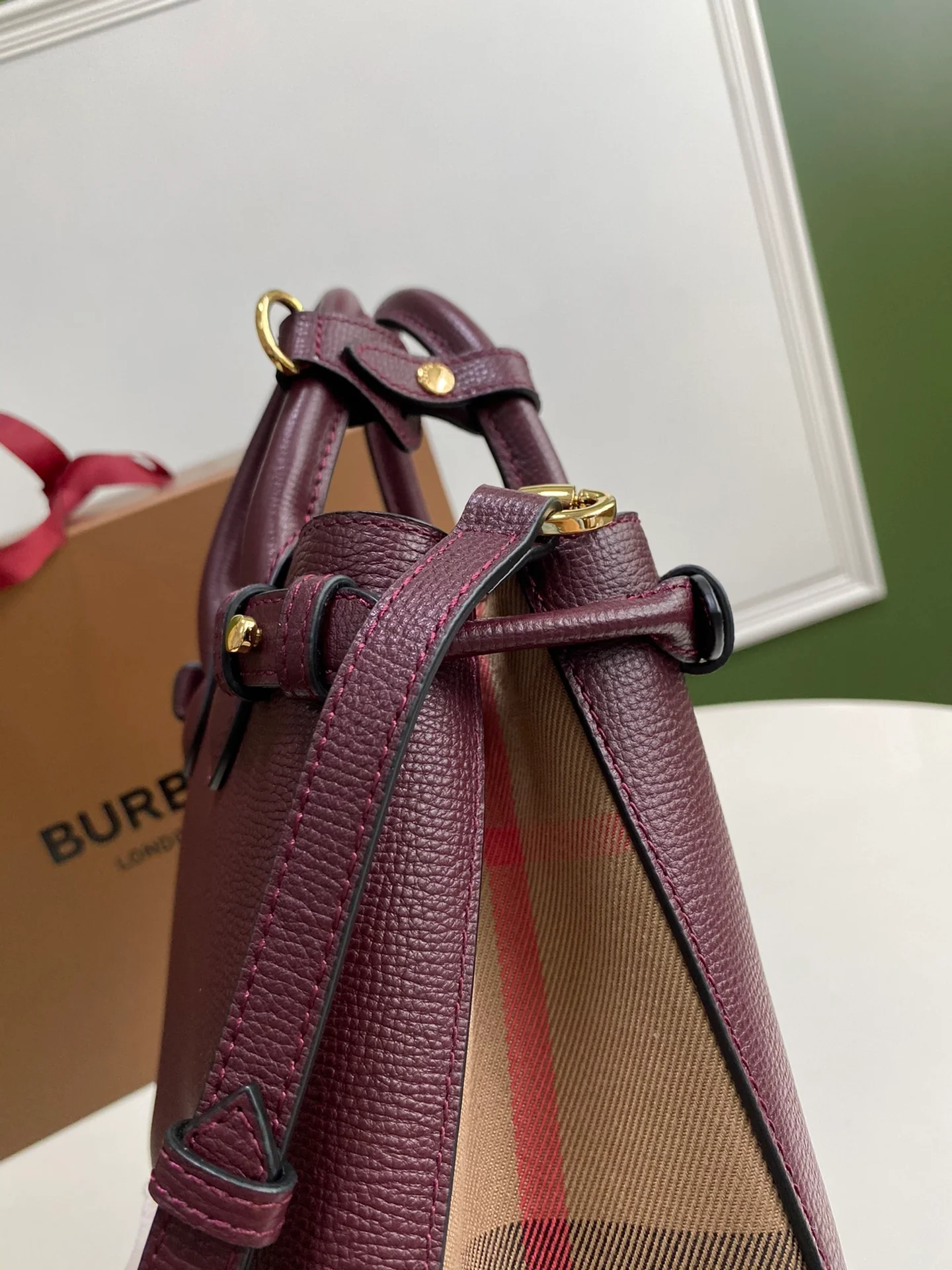 Сумка Burberry The Banner, 26 см, бордовая.