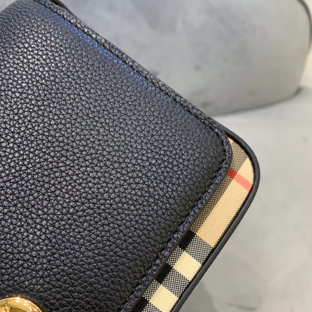 Burberry - Новая сумка через плечо Note - Черная