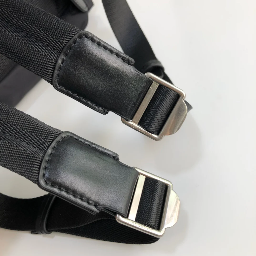 Burberry - Классический рюкзак в стиле милитари с кожаной отделкой