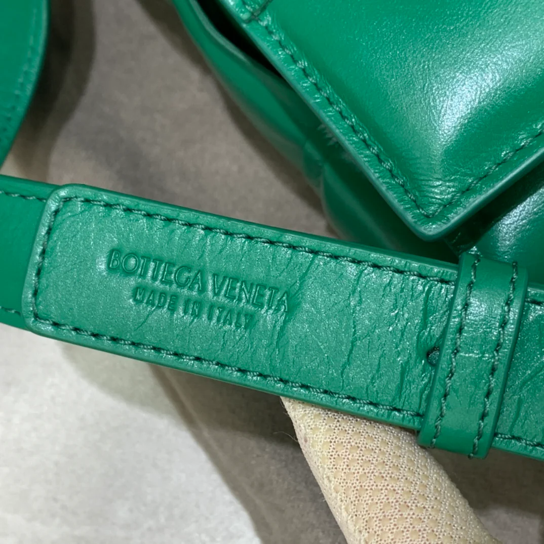 Сумка-мешок для кассет BV из плетеной кожи/подушка/телячья кожа/26x18x8 см/4