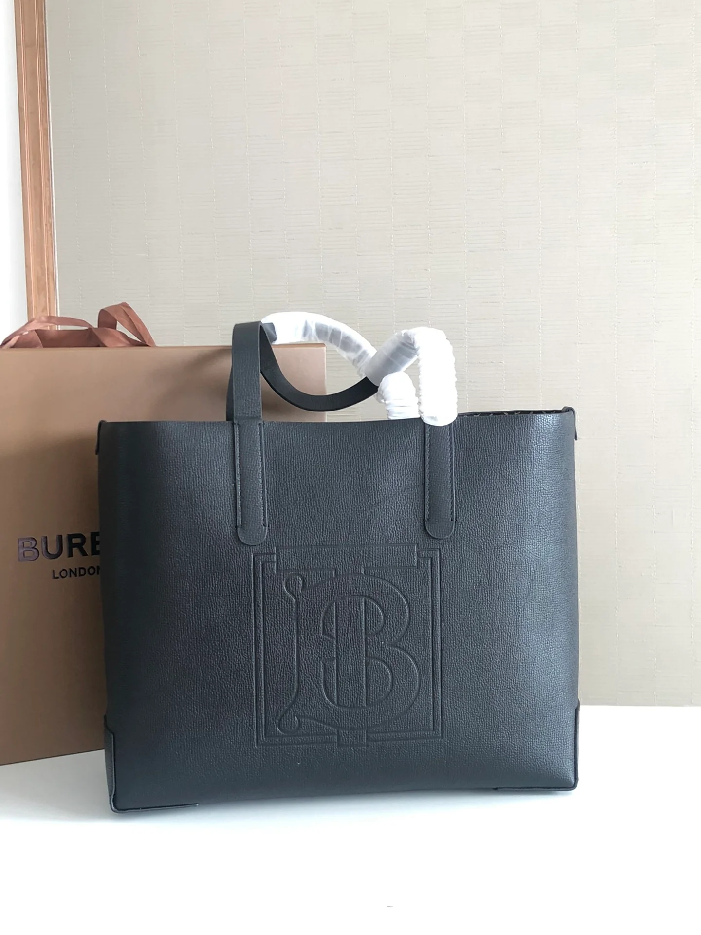 Burberry - Кожа с покрытием - Новейшая сумка-тоут - Черная